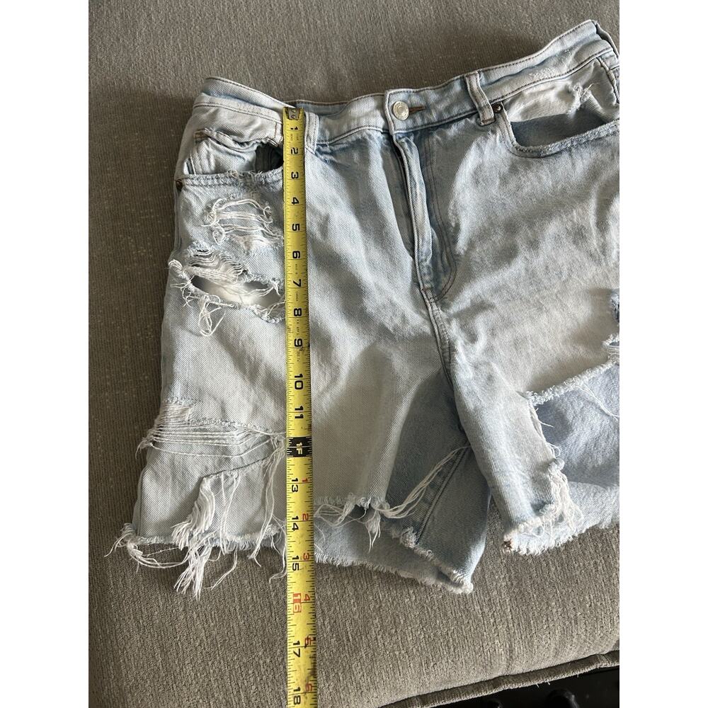 American Eagle Baggy Mom Denim Short 12 Ripped Light Wash - Picture 14 of 16